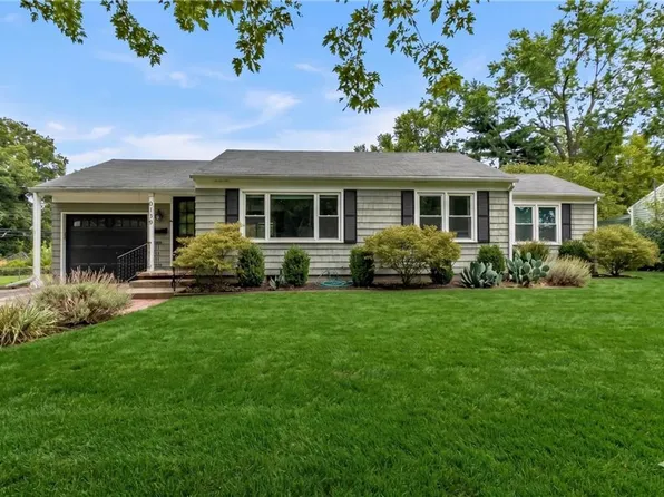 8139 Woodward St, Overland Park, KS 66204