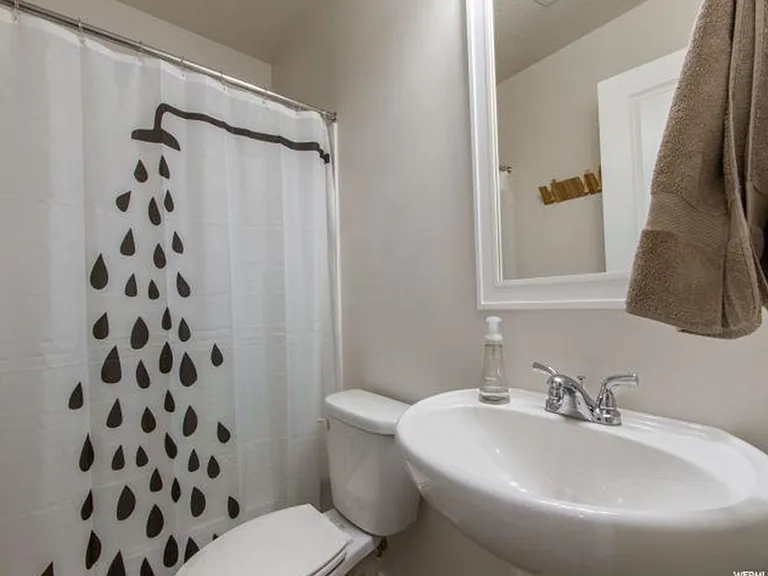 364 S 780 E — Photo 15