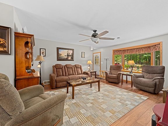 4th image of 1415 Lincoln Dr