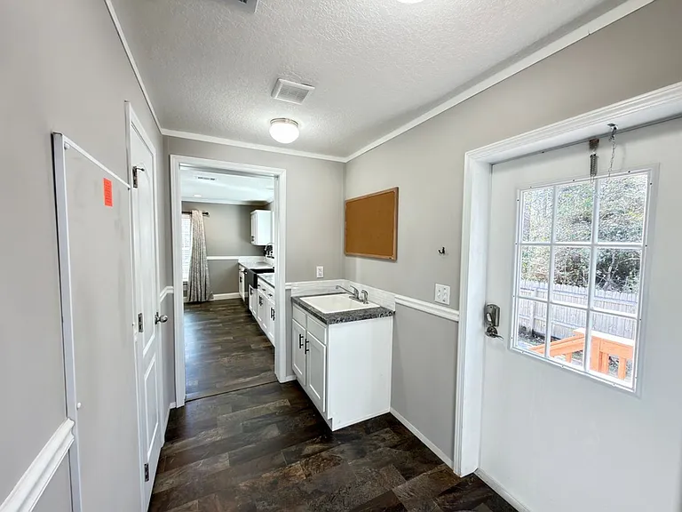 55 Oak Ave — Photo 24