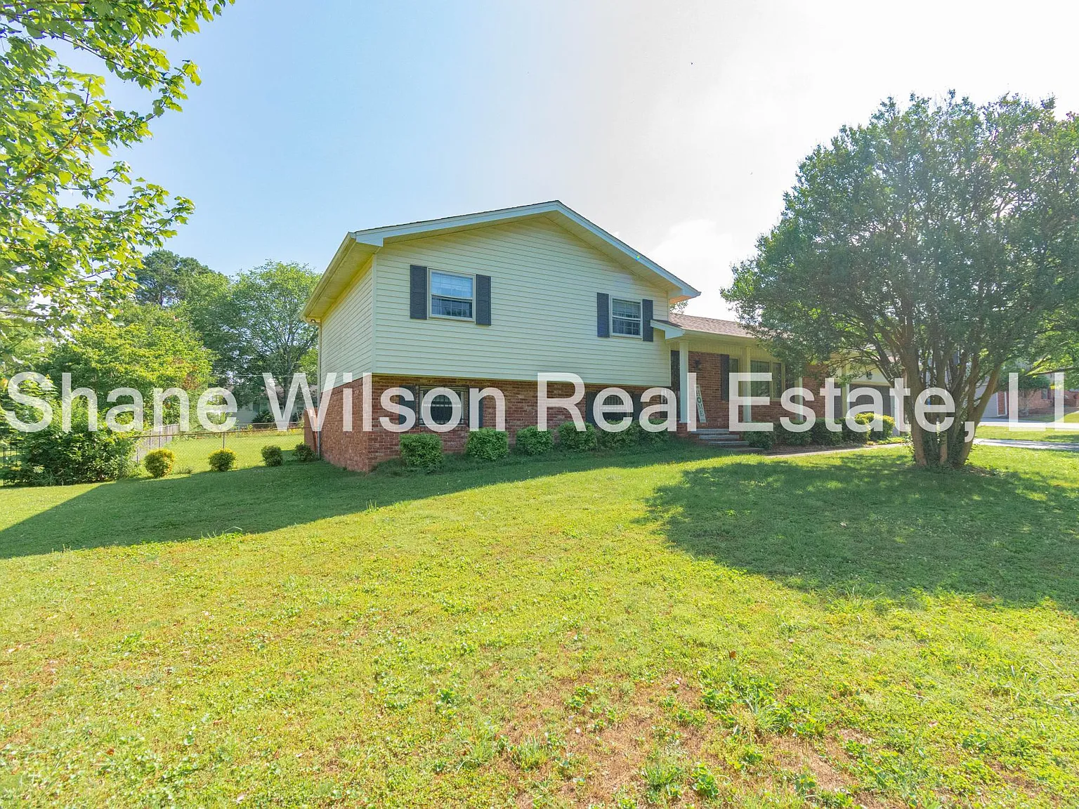 4 bed, 2.5 bath, 1900 sqft, $2,149 — Photo 3