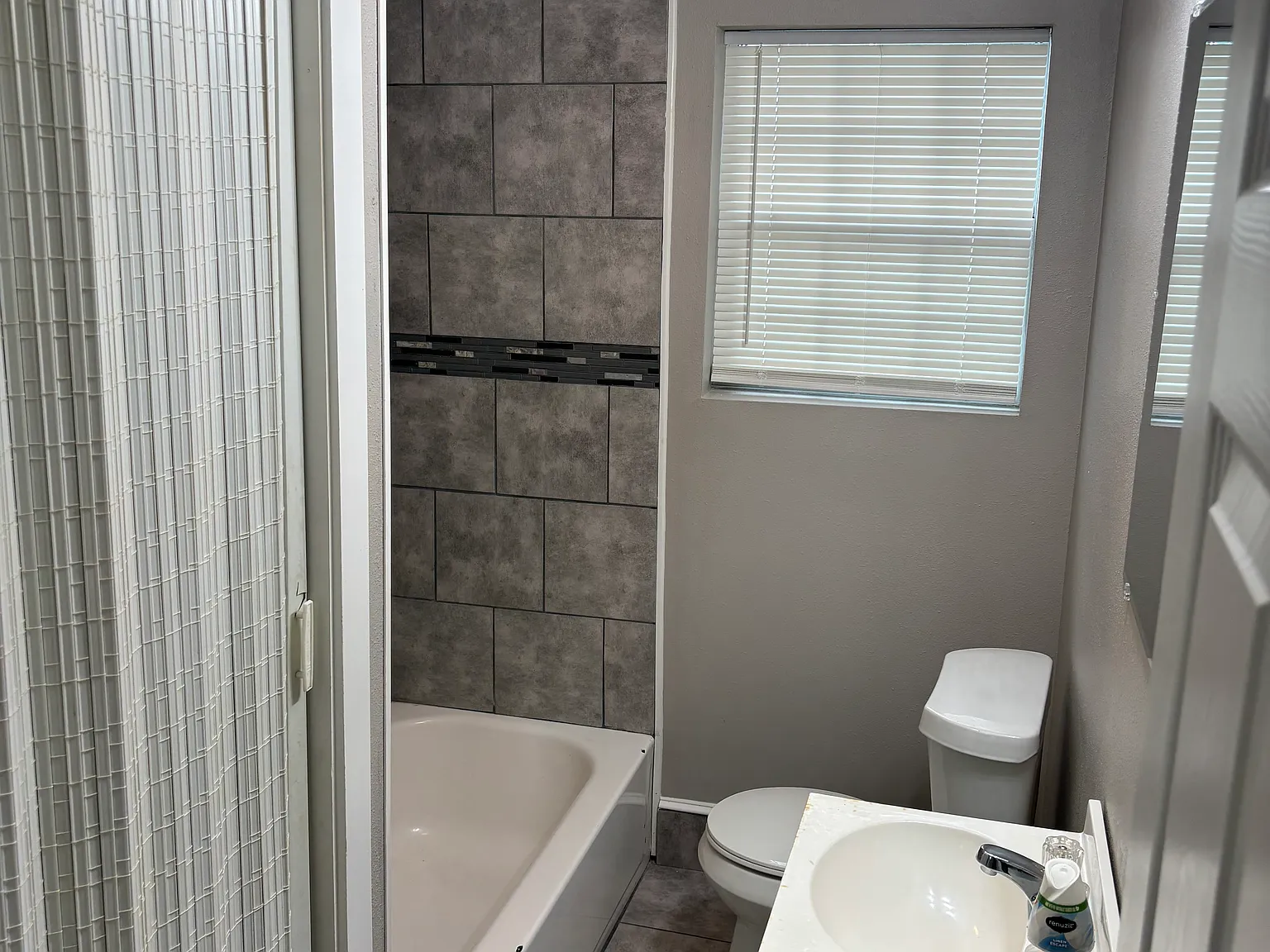 2 bed, 750 sqft, $850 — Photo 2