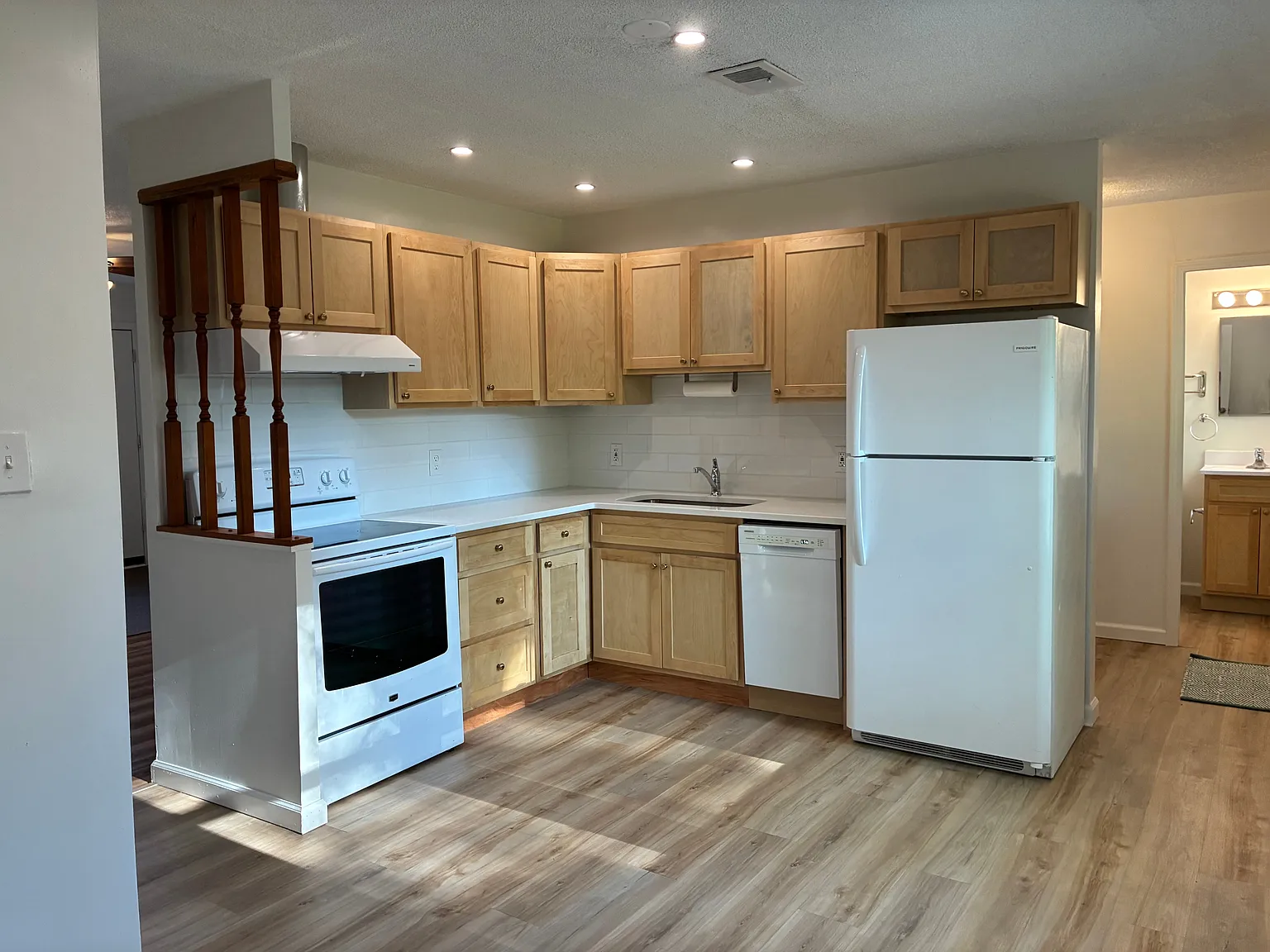 3 bed, 986 sqft, $1,845 — Photo 4