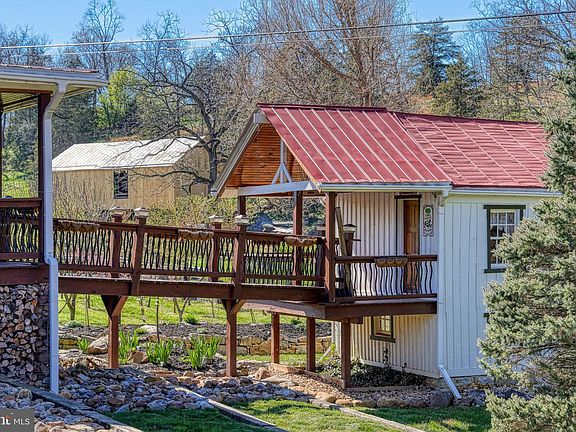 15th image of 989 Swover Creek Rd
