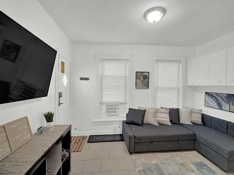 1721 N Kimball Ave #2R — Photo 2