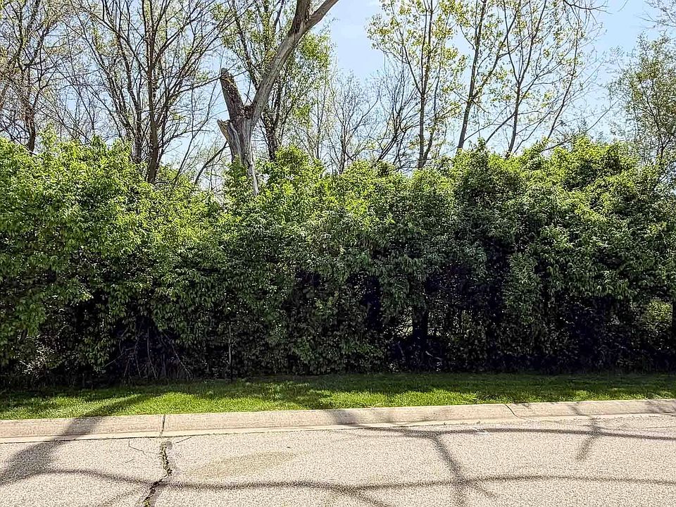 1st image of 53434 Woodbridge Ct #2