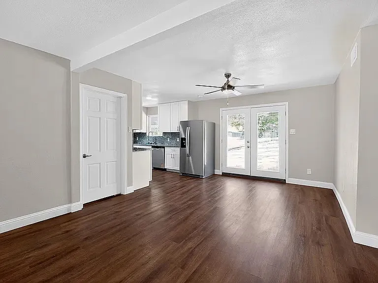 705 Donald Dr — Photo 6