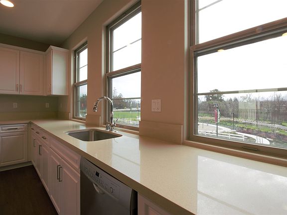 5th image of 1032 Pear Orchard Dr