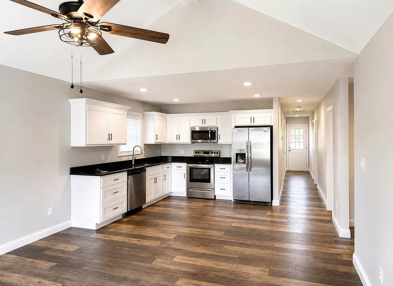 3 bed, 1750 sqft, $1,999 — Photo 3