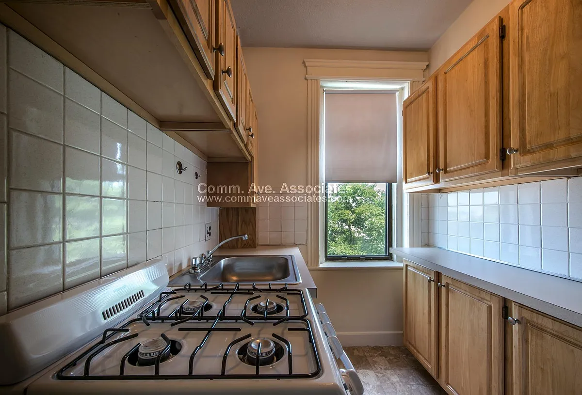 Building Photo - 1144 Commonwealth Ave #5