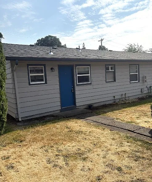 3 bed, 925 sqft, $1,900 — Photo 2