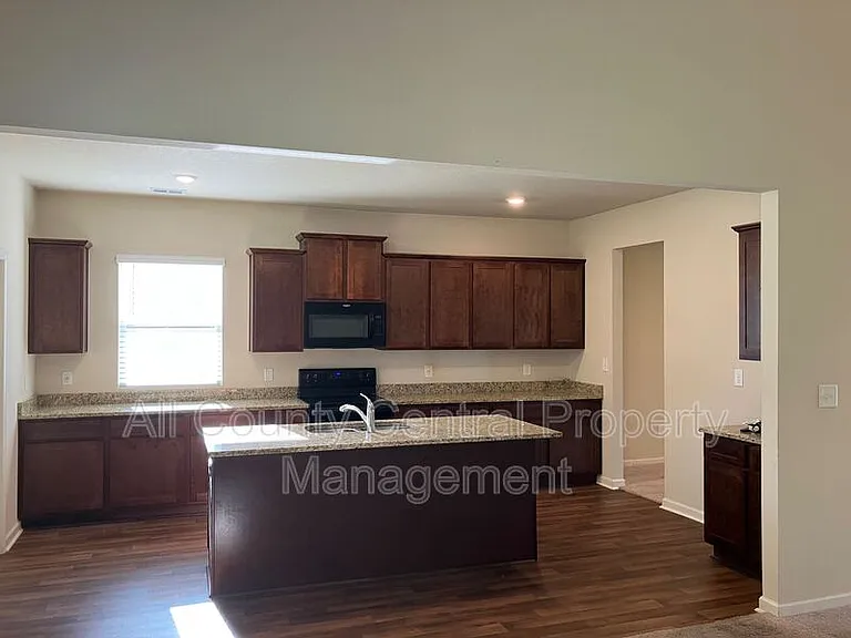 230 Smith Glen Dr — Photo 7