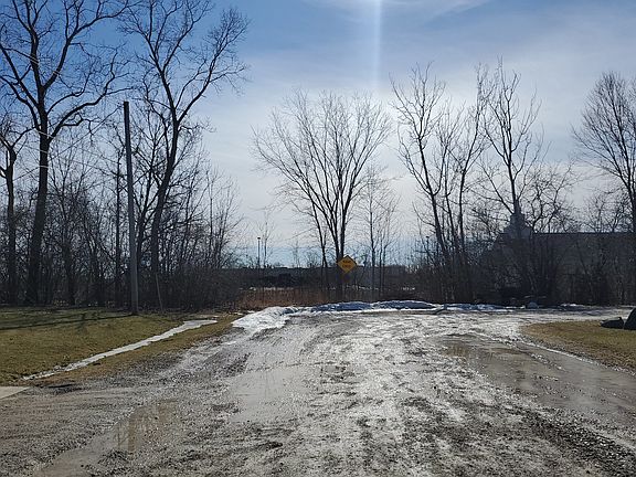 4th image of 46830 Nursery St