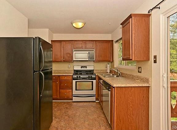 3rd image of 380 Sorrento Dr