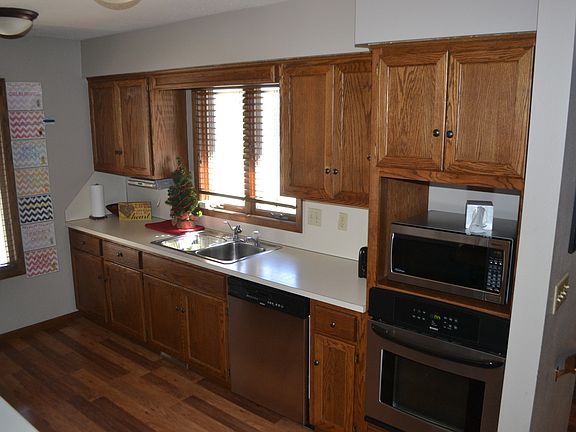 4th image of 1670 101st St NE