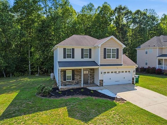 3rd image of 152 Tree Top Ln