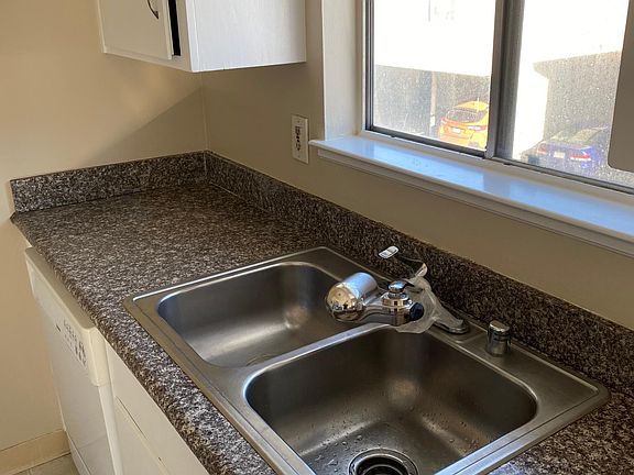 4th image of 855 Burbank Dr #1