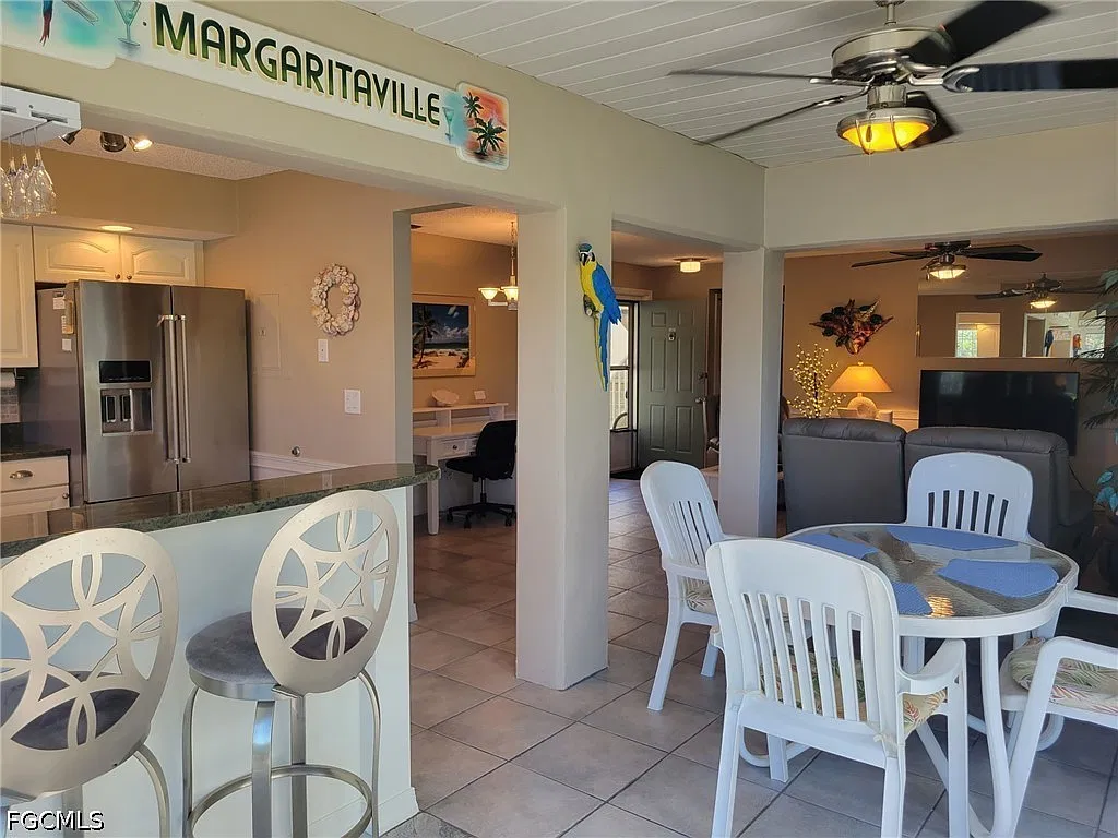 2 bed, 2.0 bath, 949 sqft, $5,300 — Photo 3