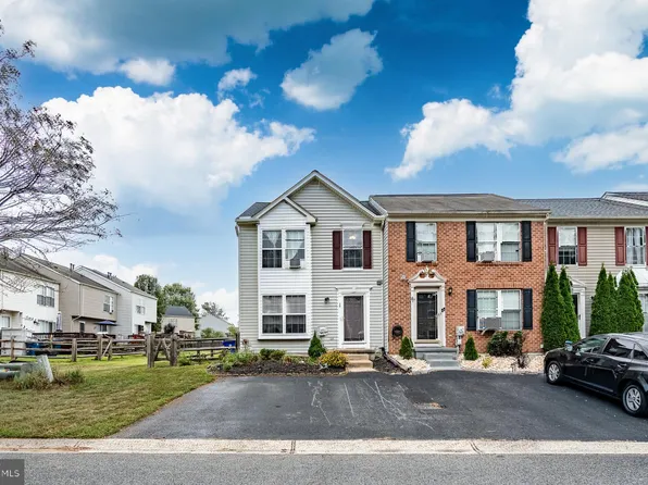 69 E Newtown Pl, Newark, DE 19702