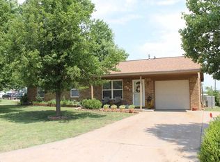 221 E Maple Ave, Perry, OK 73077