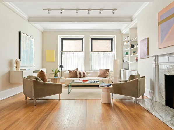 212 East 48th Street image 2 of 14