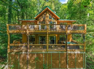 1016 Rast Ct, Gatlinburg, TN 37738