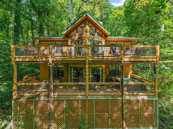 1016 Rast Ct, Gatlinburg, TN 37738