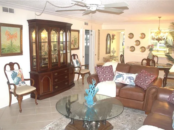 200 Valley Stream Dr #4C, Naples, FL 34113