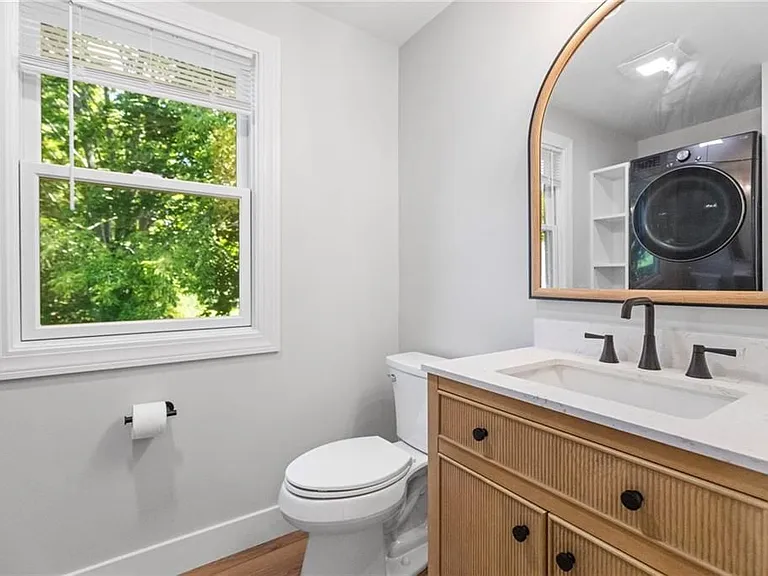 51 Pine St — Photo 15
