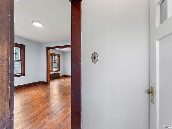 3rd image of 16 Oak Terrace