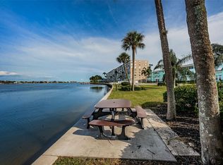 1819 Shore Dr S APT 101, South Pasadena, FL 33707