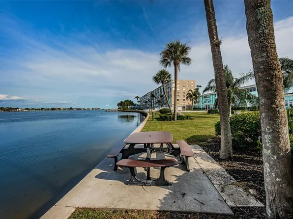 1819 Shore Dr S APT 101, South Pasadena, FL 33707