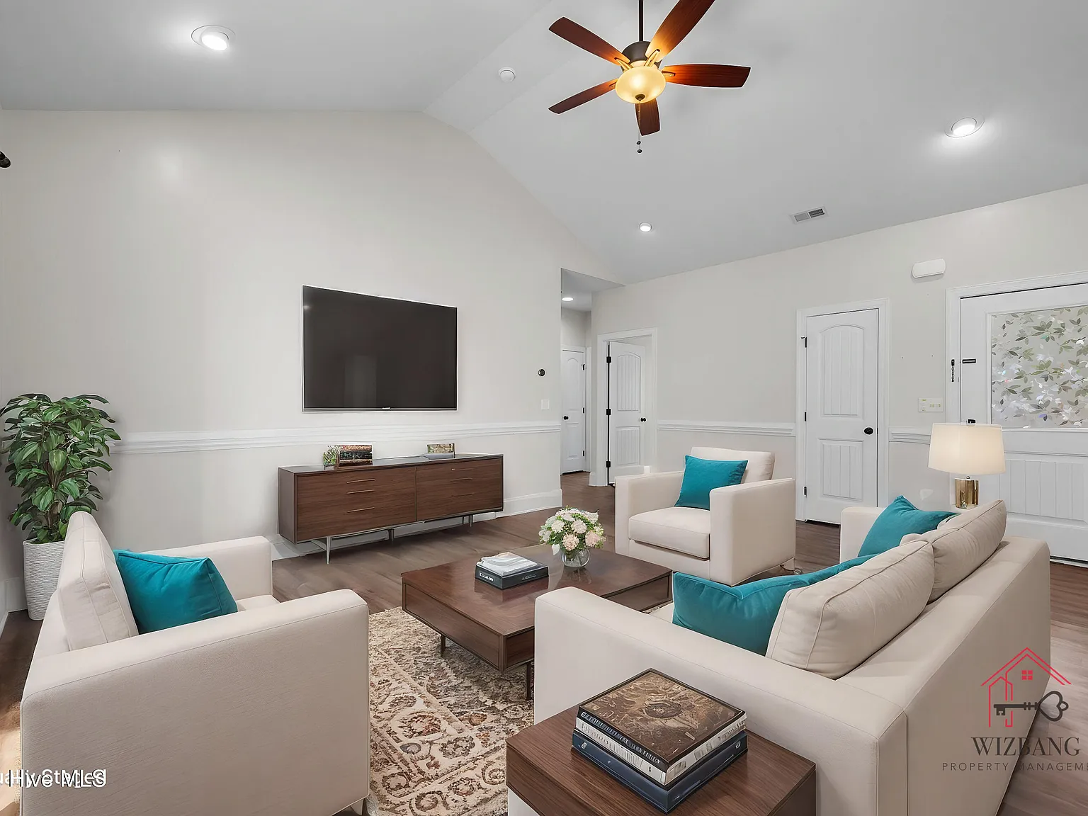 3 bed, 2.0 bath, 1248 sqft, $2,000 — Photo 3