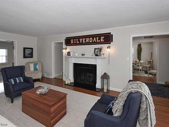 4th image of 19438 Laurel Ave