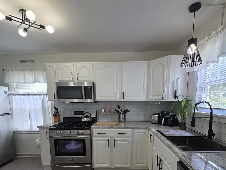 915 Mackow Dr — Photo 5