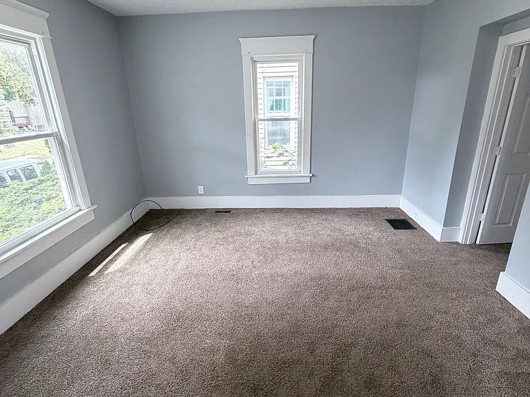 919 Troy Pl NW — Photo 3