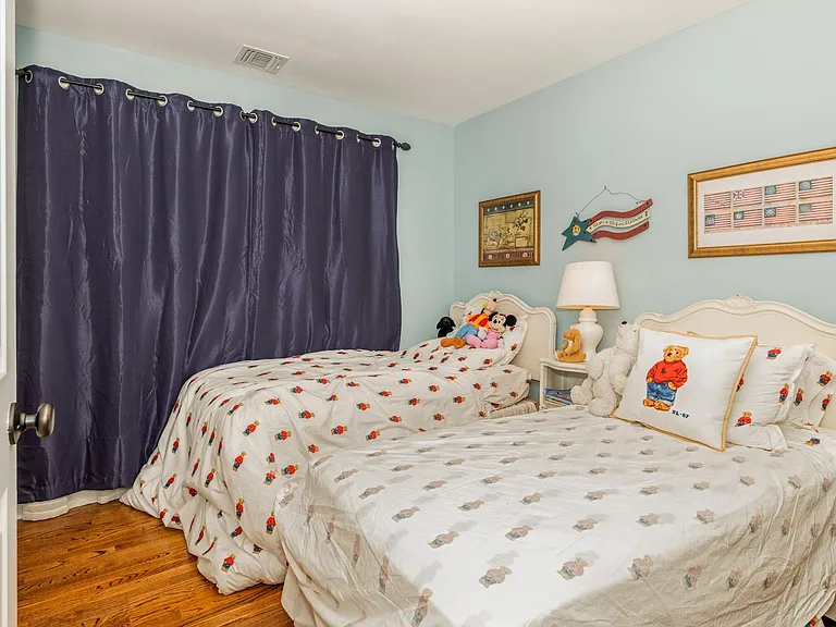 31 Fairbanks Ct — Photo 5