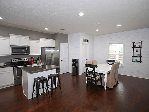 4th image of 1131 Selous Dr