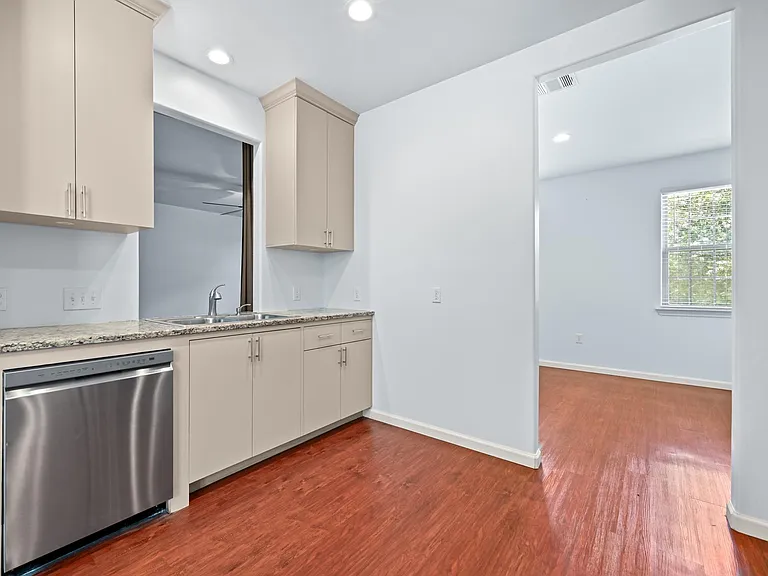 330 Howard Ln — Photo 13
