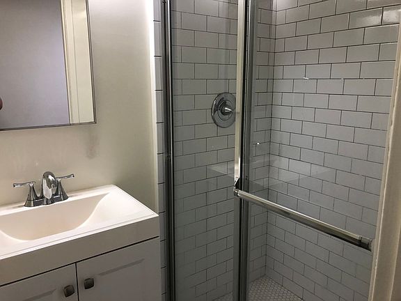 4th image of 10908 Rose Ave #10