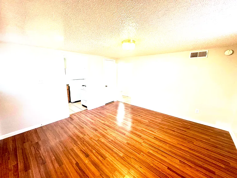 275 E 5th Ave — Photo 5