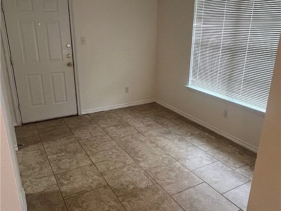 3rd image of 1000 Willow Pond Ct