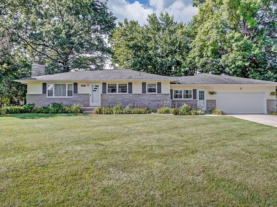 1st image of 385 Lorraine Dr