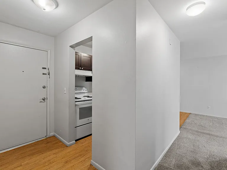 Lake Street Manor — Photo 20