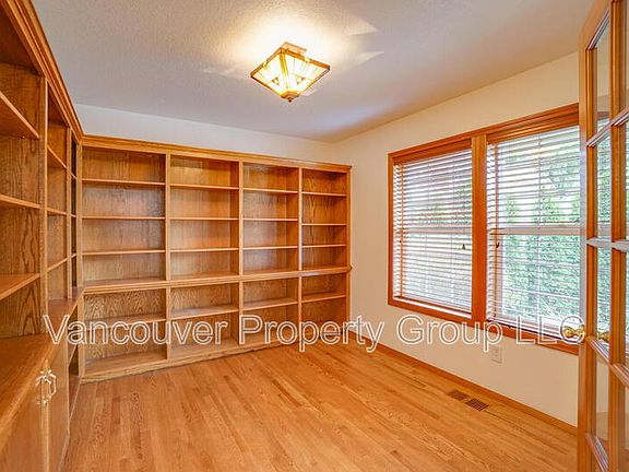 4th image of 15720 NE 13th Way