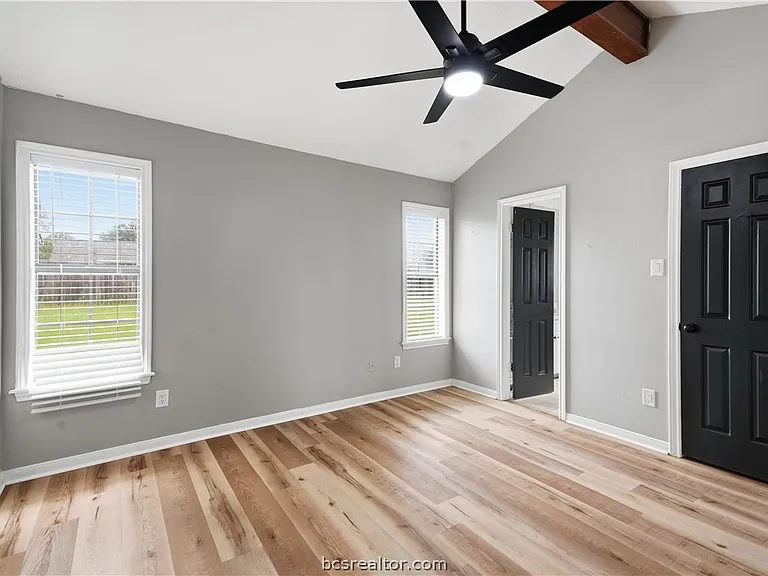 507 Lansing Ct — Photo 11