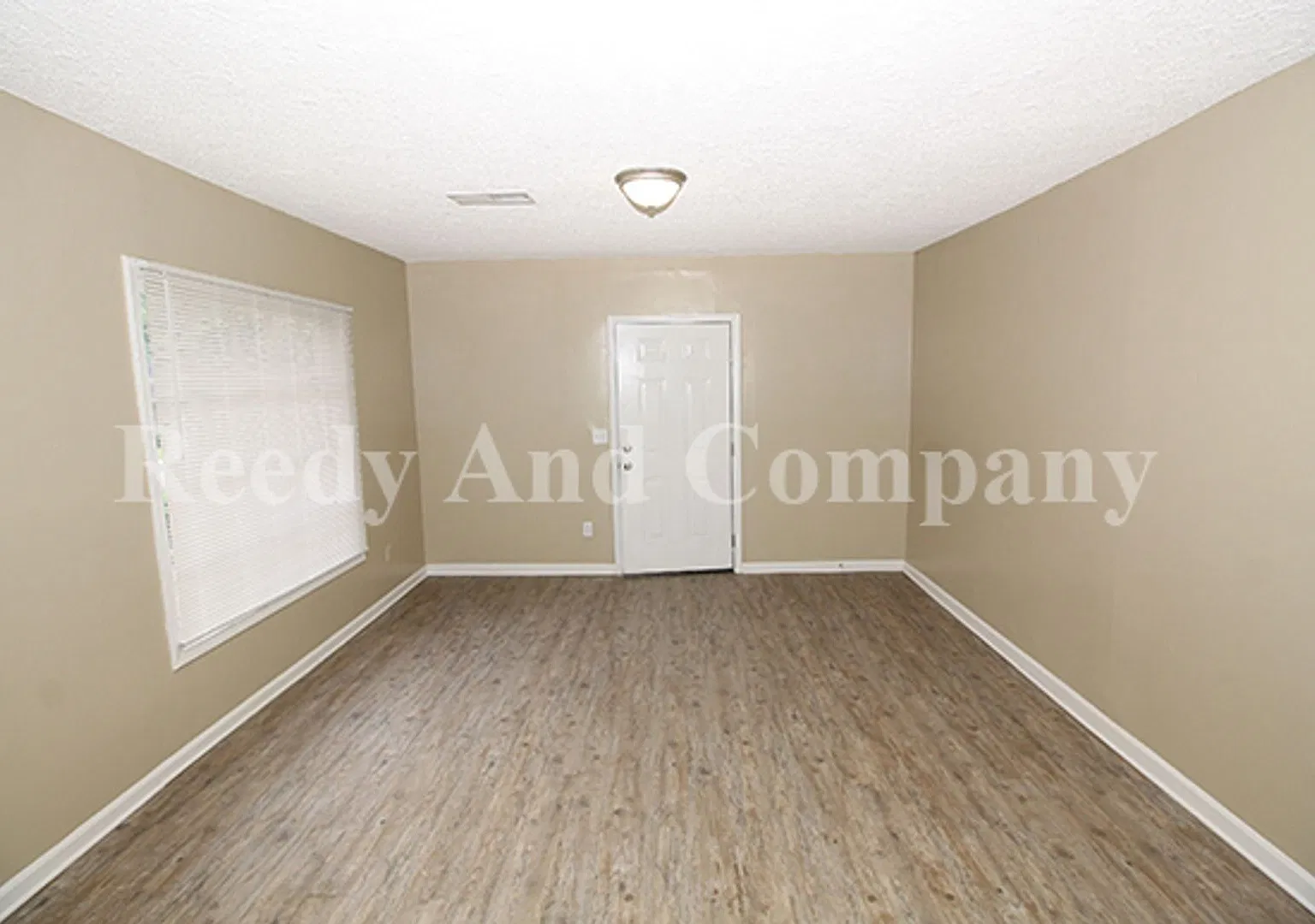 Welcome to 2342 Poe Ave! — Photo 3