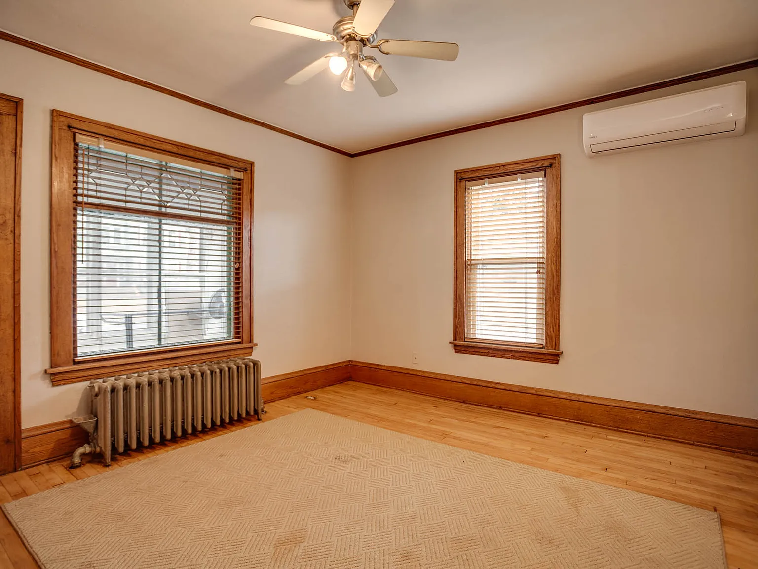 2 bed, 1000 sqft, $1,600 — Photo 3