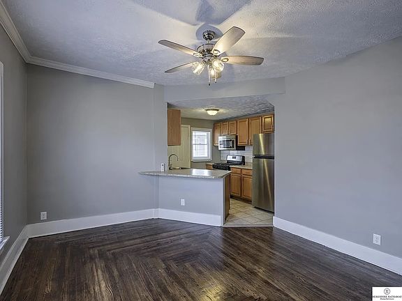 5th image of 4915 Davenport St APT 5