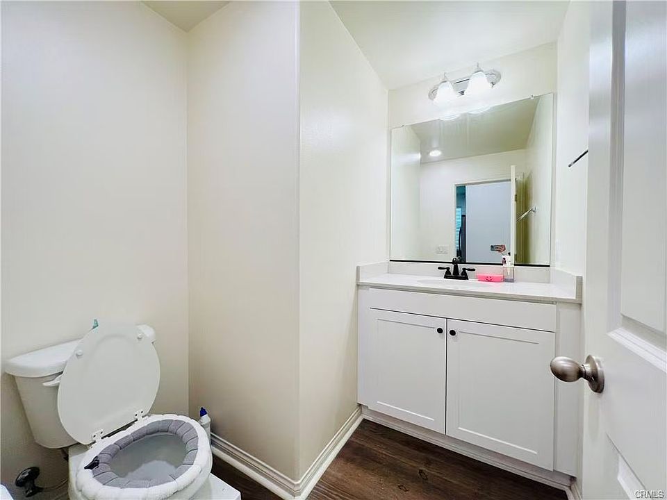 1st image of 5566 Seville Dr
